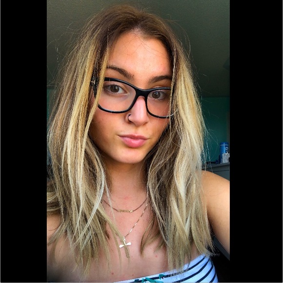 Meet your Posher, Amanda - Picture 1 of 1